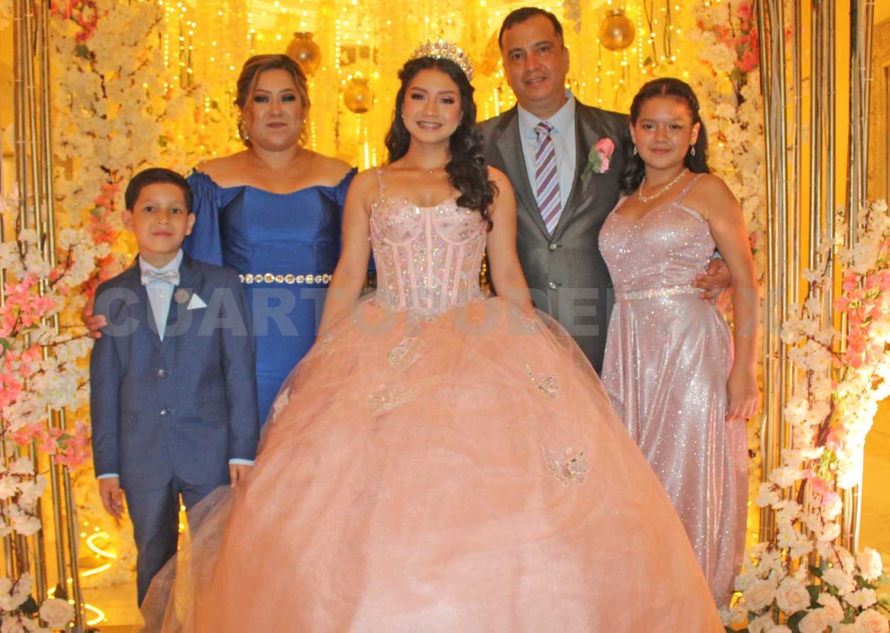 Susana celebró sus XV años