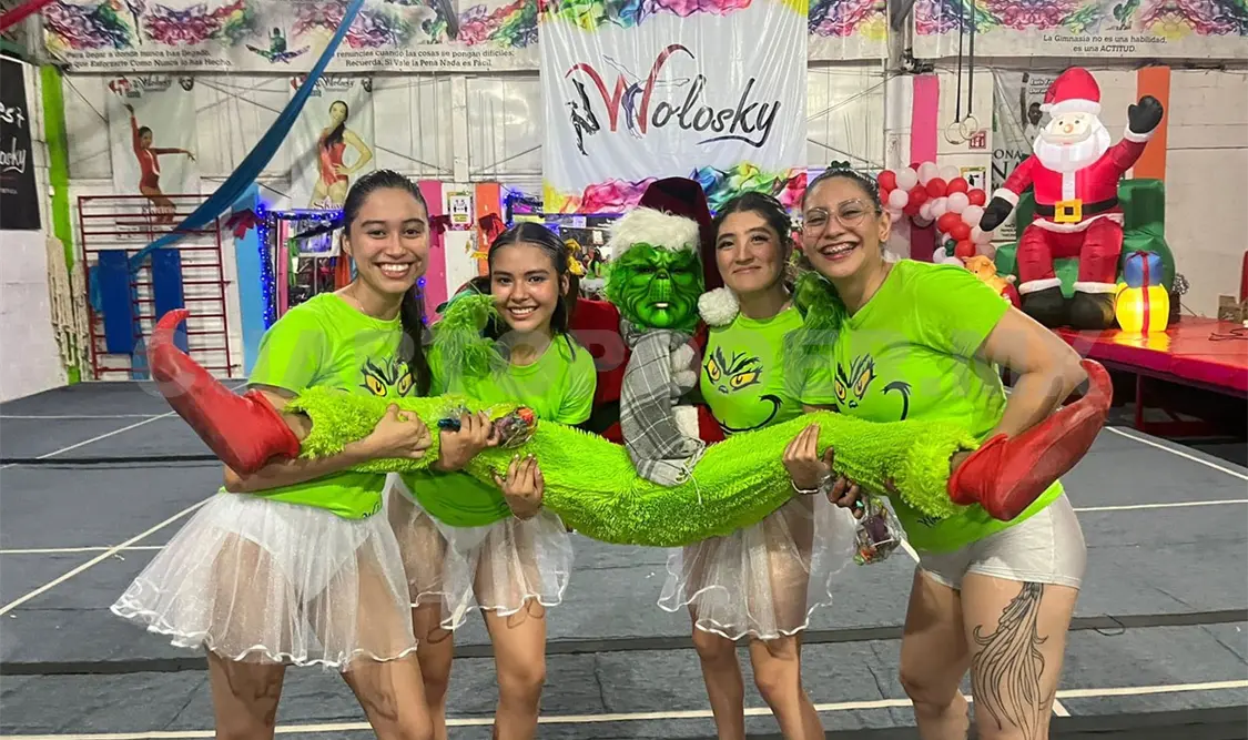 Gimnastas de Wolosky celebran la Navidad