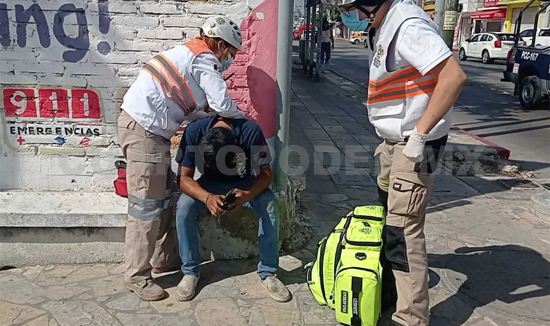 Embisten a motociclista y termina malherido