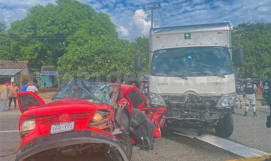 Dos personas lesionadas en accidente carretero