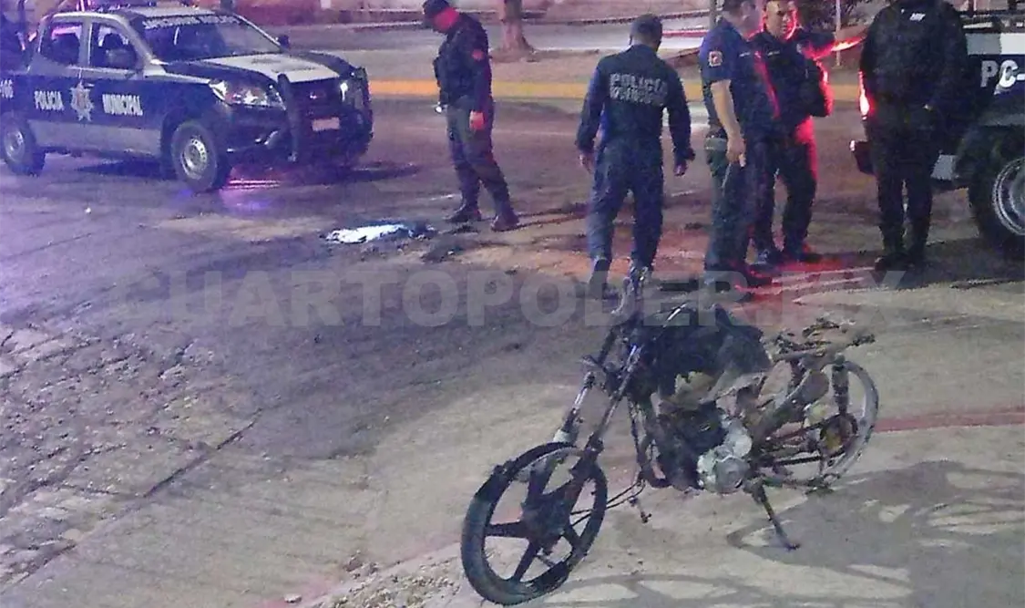 Riña salda con dos detenidos; moto calcinada