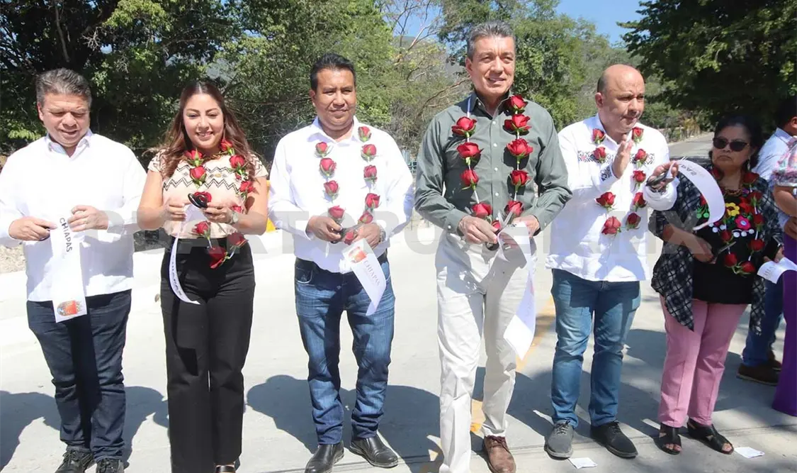 REC beneficia a ejido con nuevo puente
