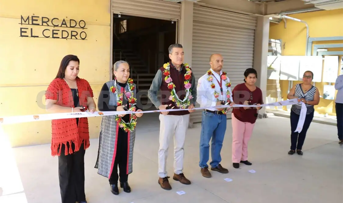 Modernizan mercado “El Cedro”; lo inaugura Escandón