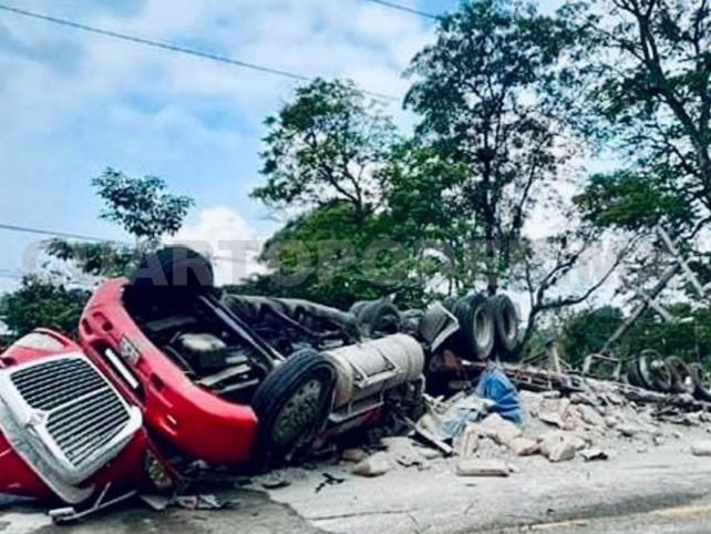 Conductor termina en el hospital tras accidente