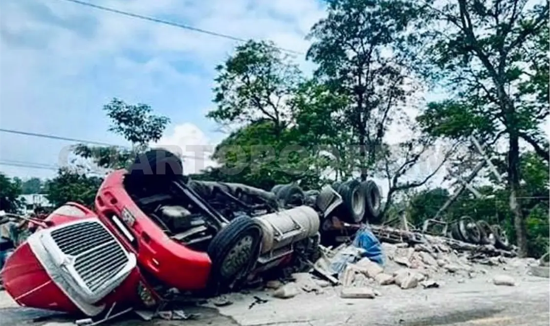 Conductor termina en el hospital tras accidente
