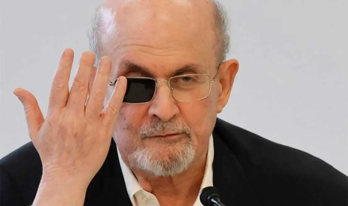 La defensa del agresor espera encontrar pruebas en la próxima publicación del escritor Salman Rushdie. Cortesía