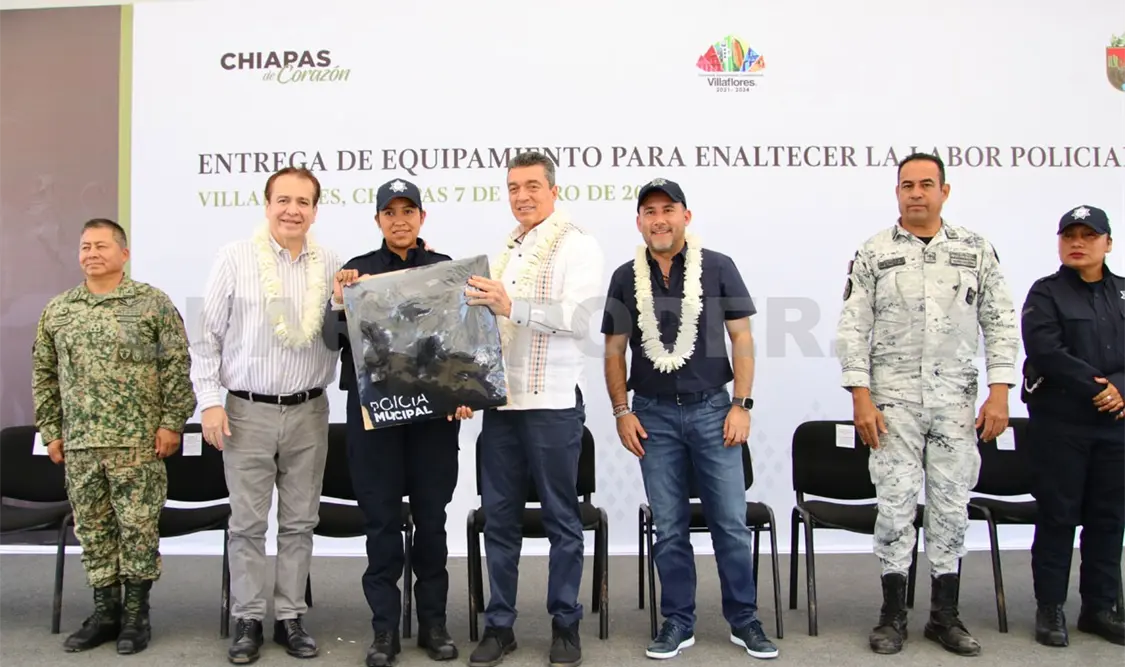 Rutilio entrega motopatrullas, patrullas y equipamiento