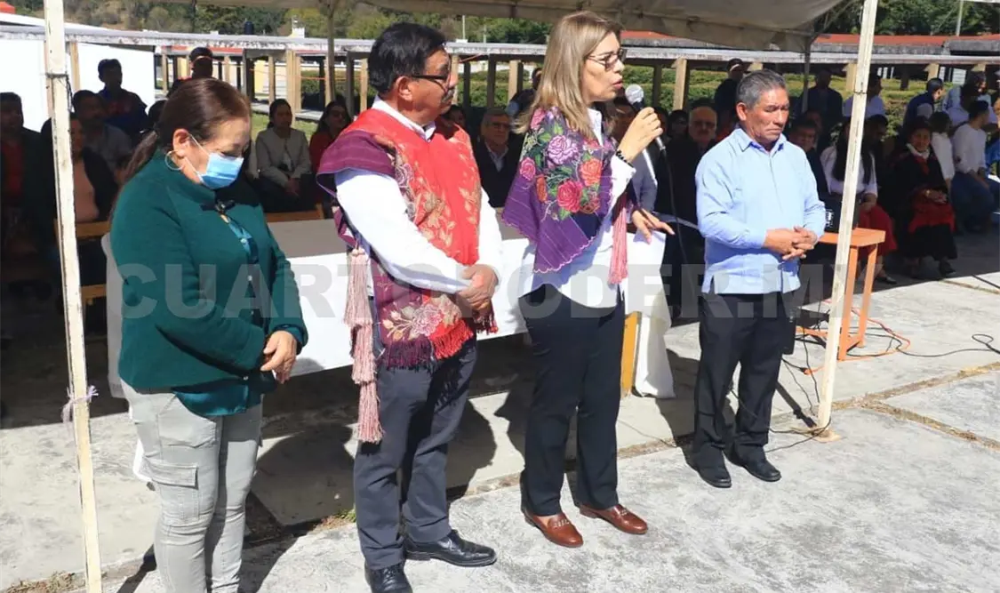 Secretaria de Educación realiza honores a la bandera