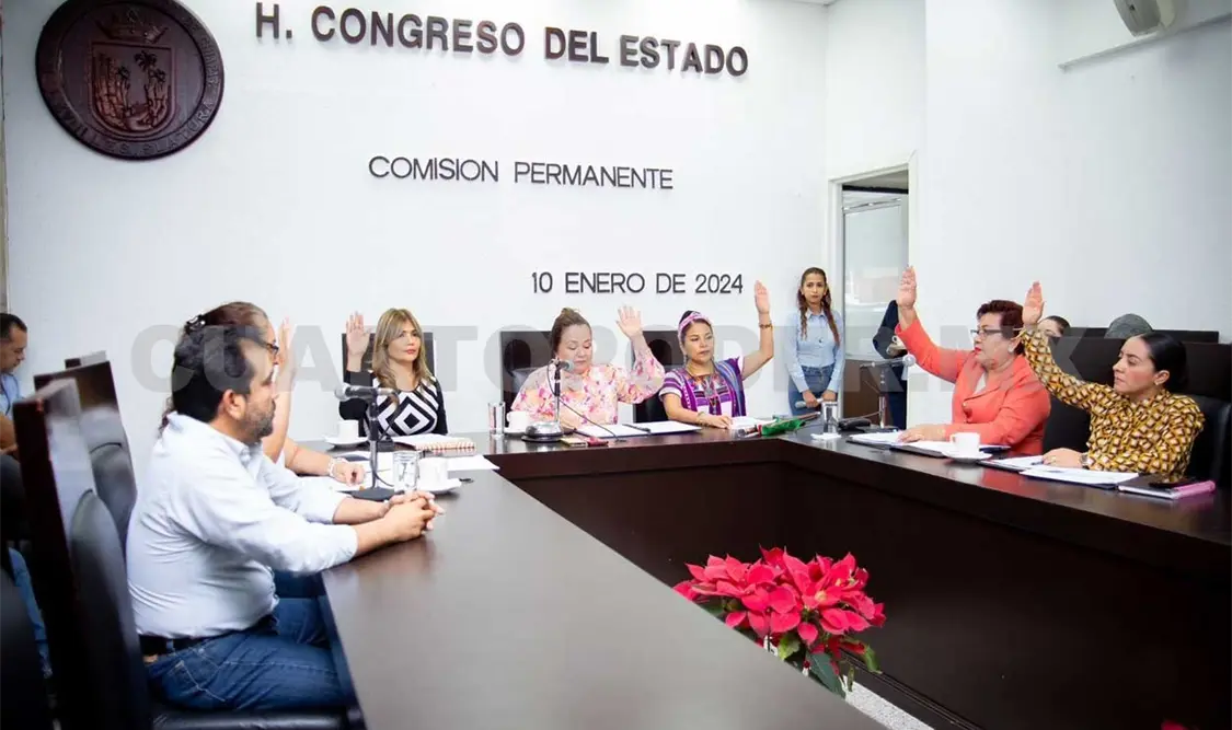 Diputadas toman protesta y aprueban cambios en alcaldías