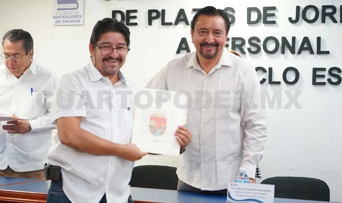 Entregan nombramientos a docentes del Cobach