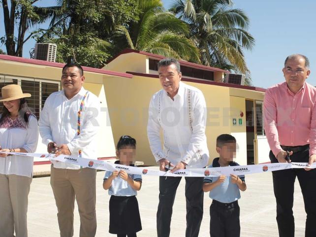 Inaugura Escandón espacios educativos en Palenque