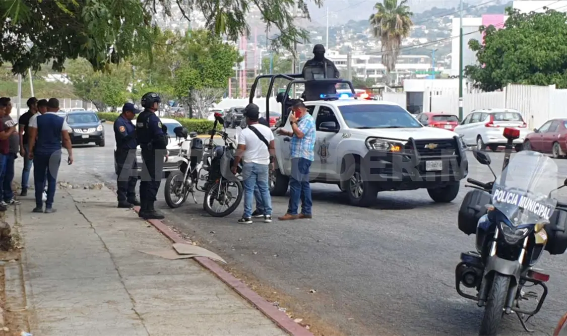 Retiran 100 mil pesos y los asaltan al salir