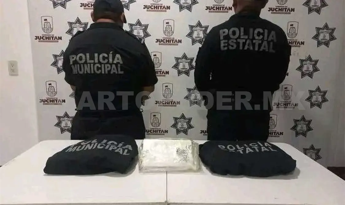 Hallan paquete de cocaína en autobús