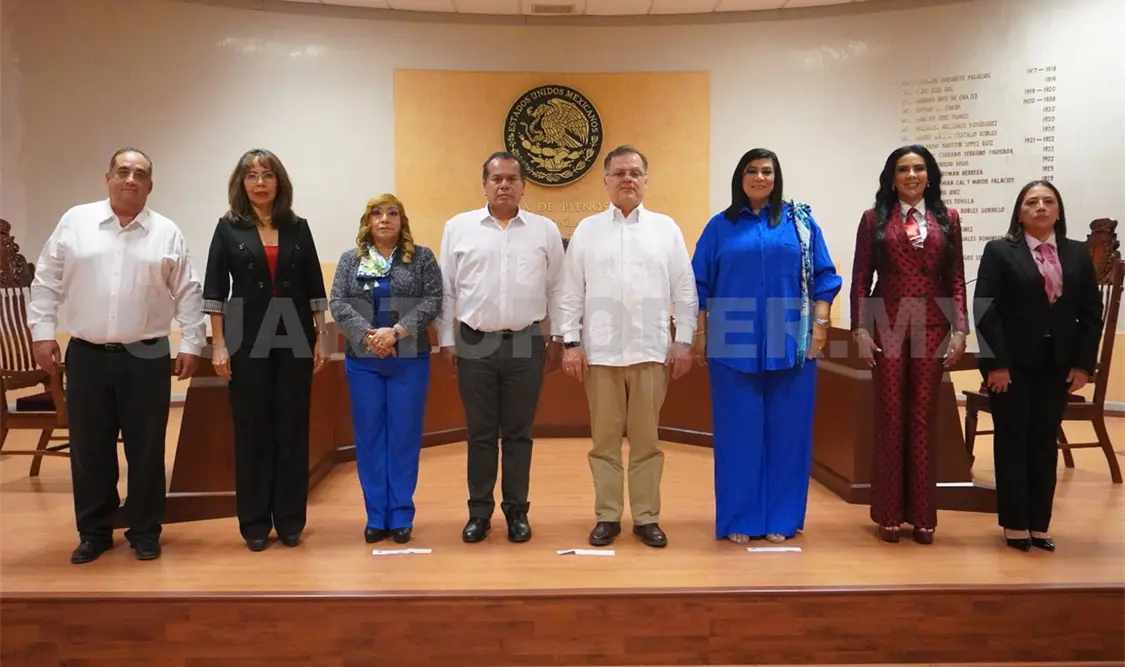 Toman protesta a integrantes del pleno de distrito