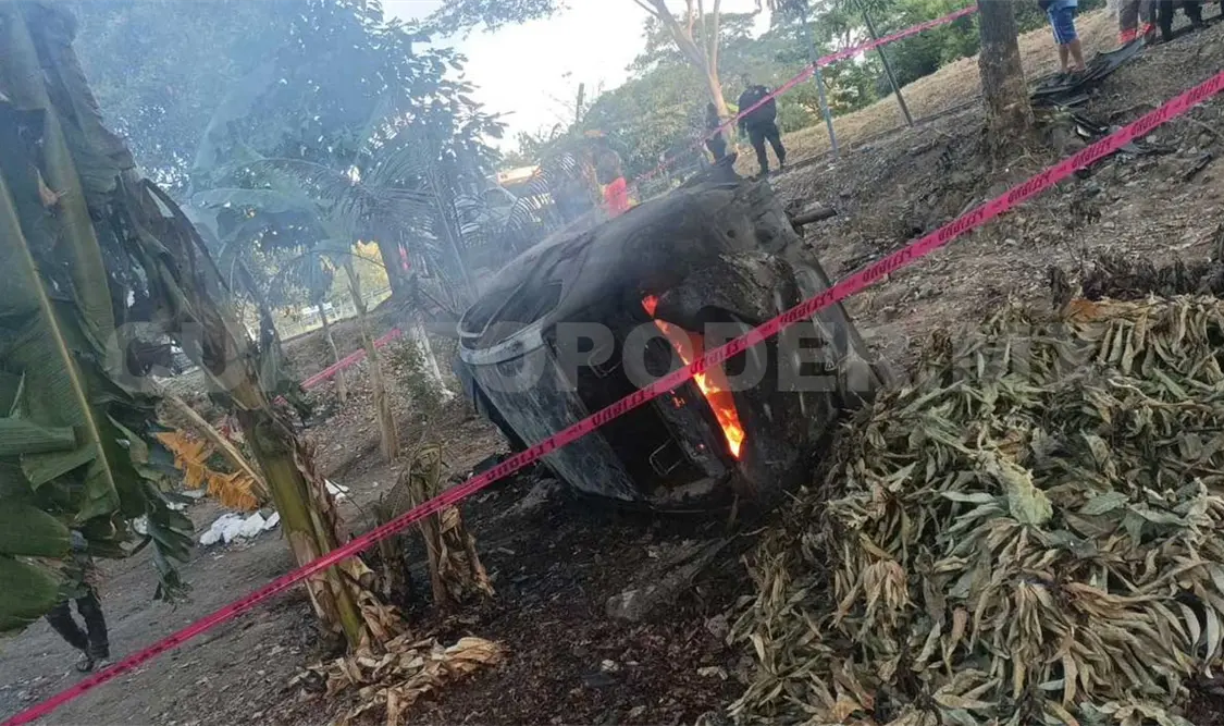 Mueren dos personas calcinadas en accidente