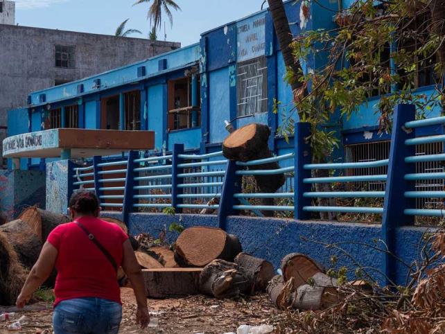 Urgen a recuperar aulas dañadas por el huracán Otis