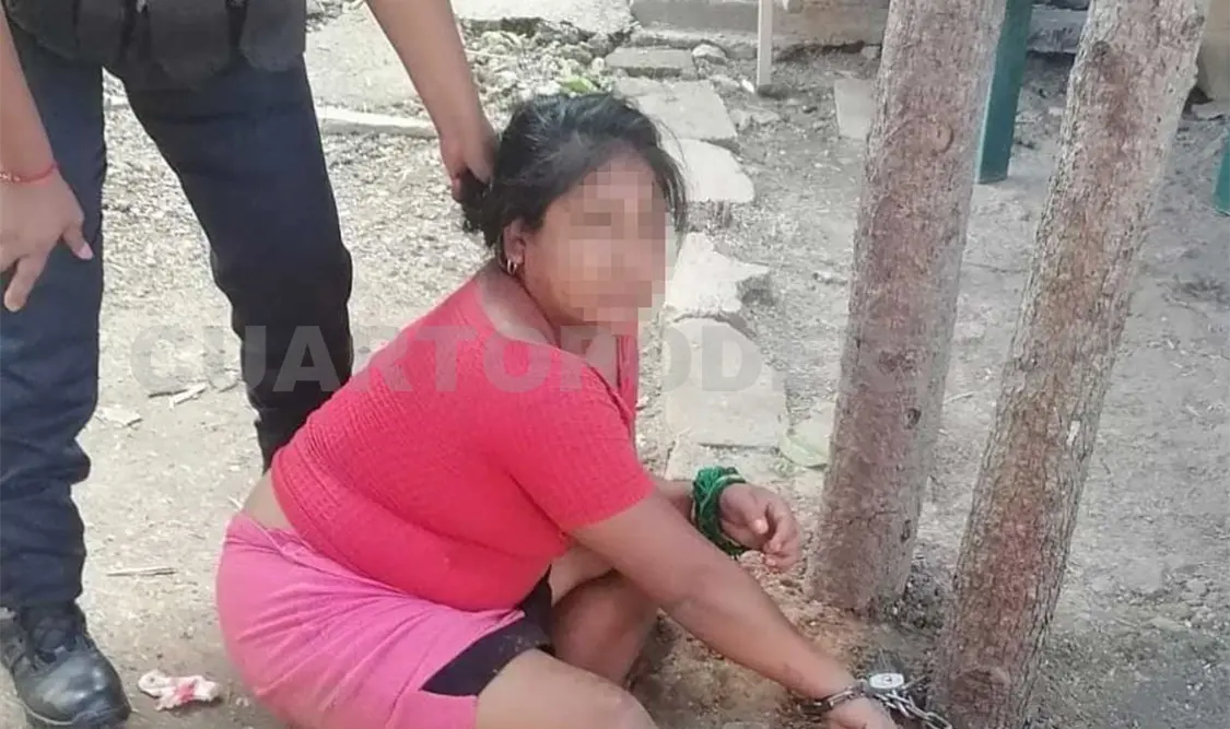 Mordió a la mamá y la encadenan