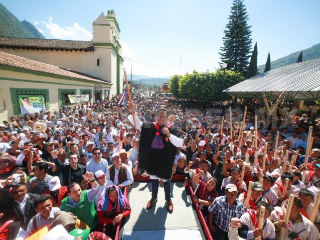 Eduardo Ramírez visita Chenalhó y San Cristóbal