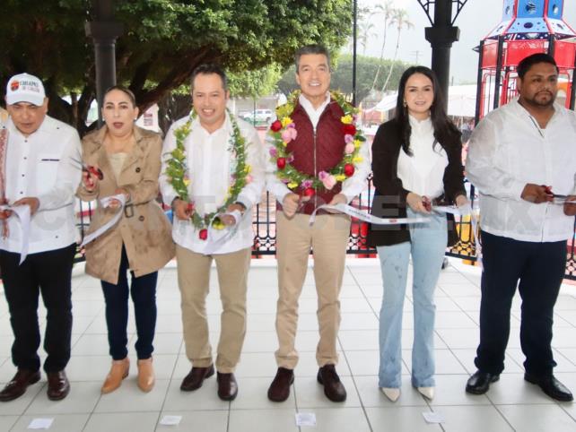 Inaugura REC rehabilitación de parque en Ostuacán