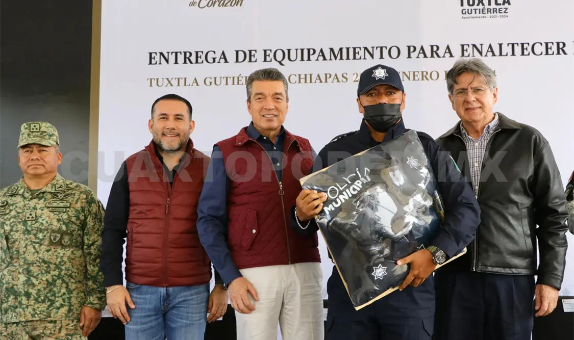 Equipa Rutilio Escandón a Policía Municipal de Tuxtla
