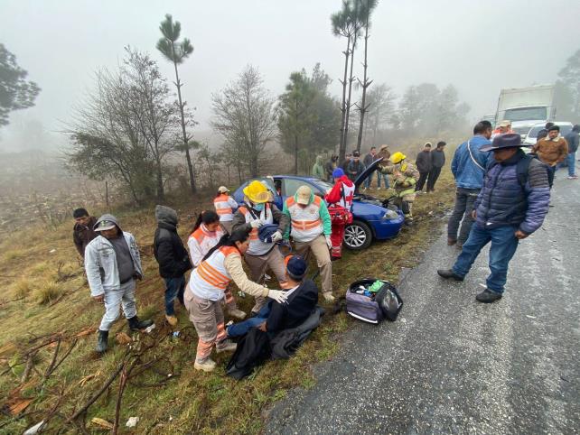 Brindan auxilio a personas ante accidente en tramo San Cristóbal de Las Casas-Ocosingo