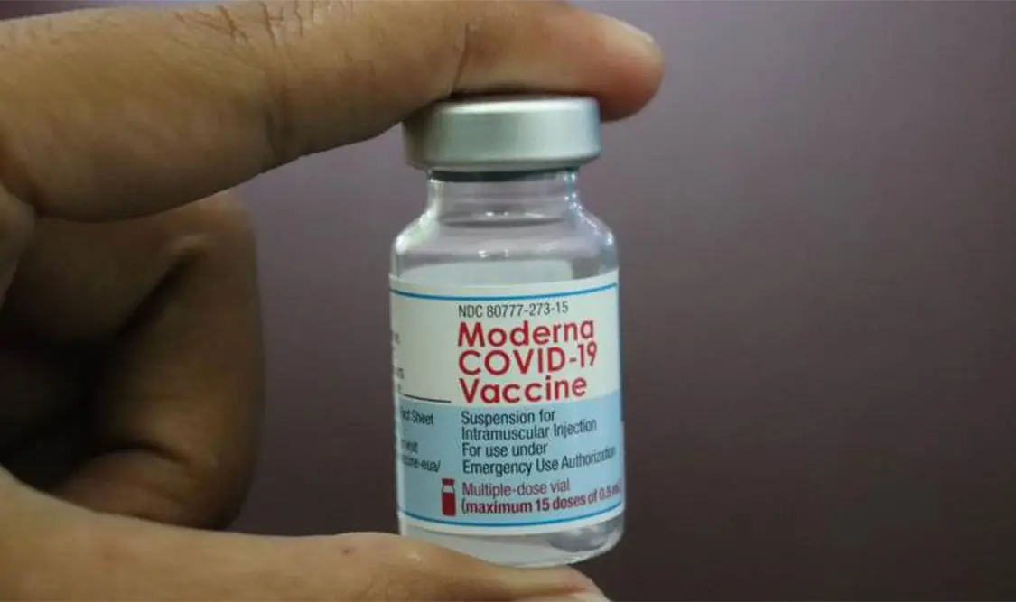 Farmacias Benavides vende Moderna anticovid