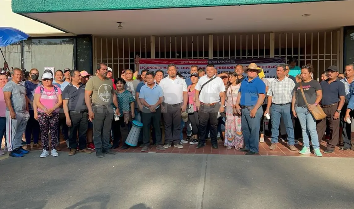 Administrativos de la SEP quieren el pago de Bienestar