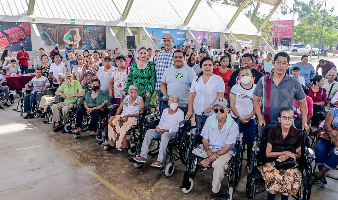 Ayuntamiento y DIF atestiguan entrega de ayudas