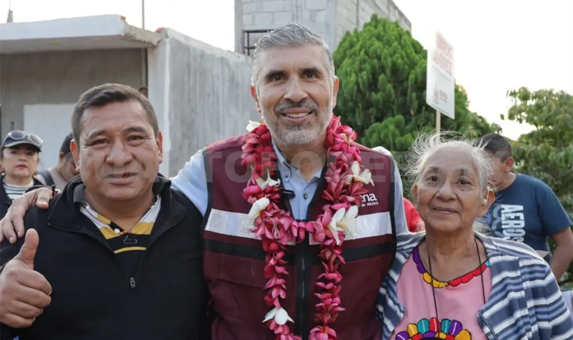 Ángel Torres recorre colonia en apoyo a ERA