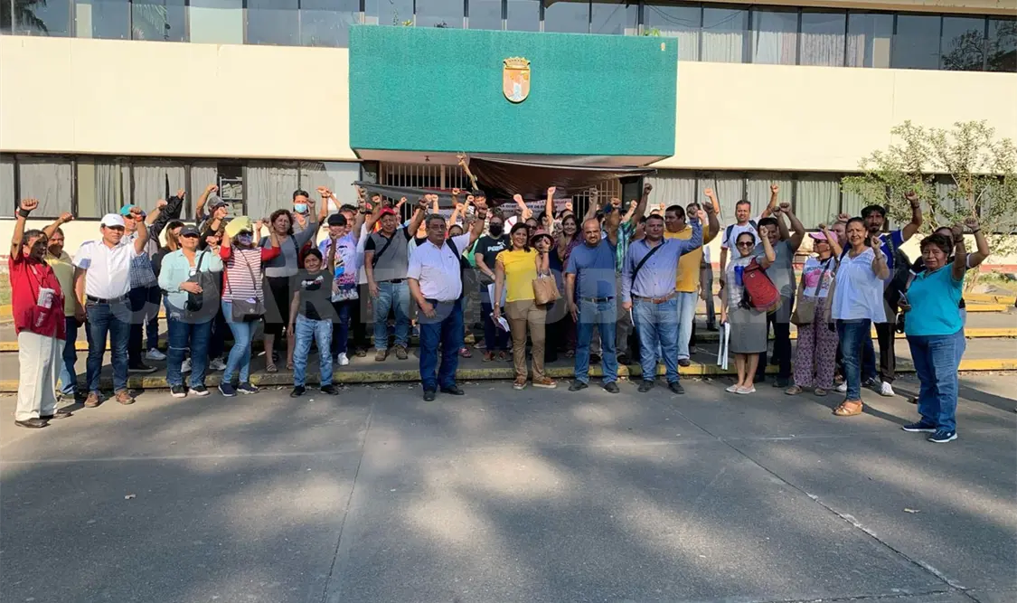 Mantienen toma de la Unidad Administrativa