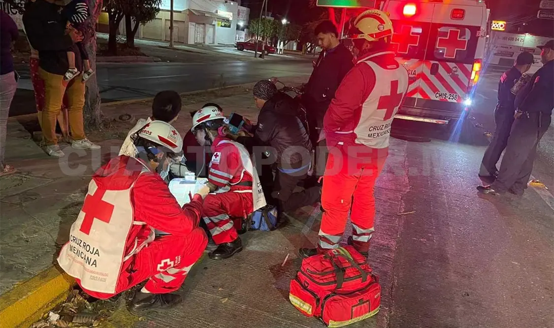 Derrapa pareja cuando viajaba en su motocicleta