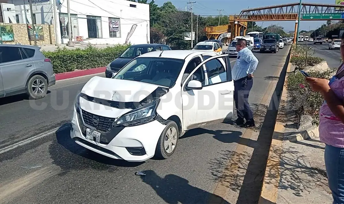 Accidente carretero deja cuantiosos daños
