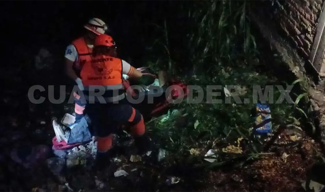 Se equivoca de puerta y se cae a un afluente