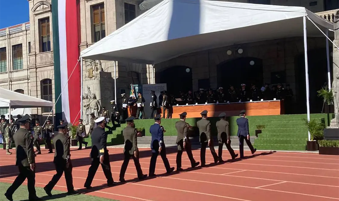 Entregan condecoraciones a militares en ceremonia