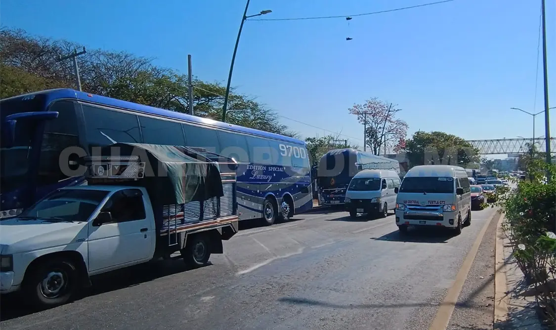 Se manifiestan transportistas