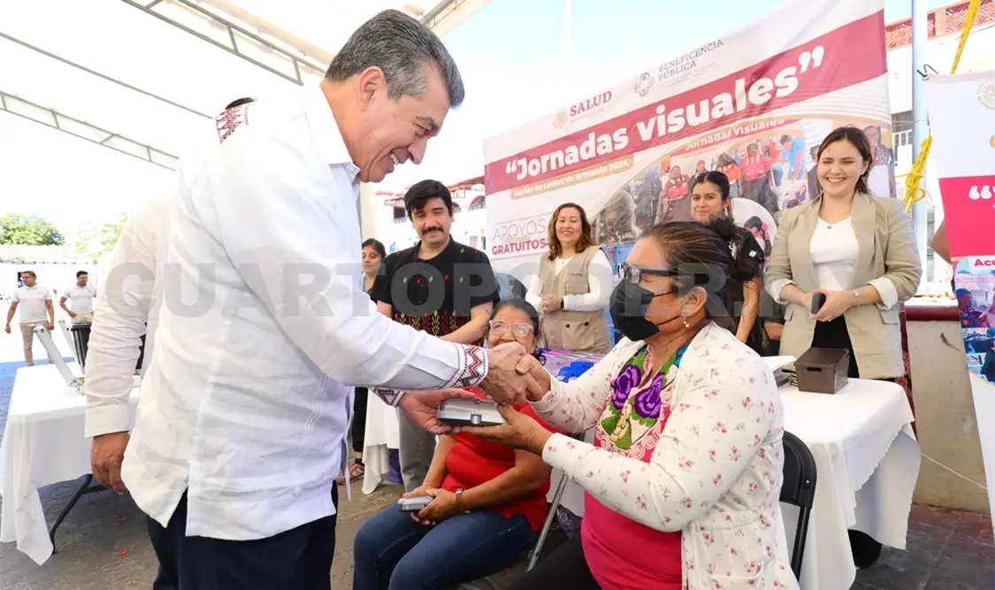 REC entrega ayudas a personas con discapacidad