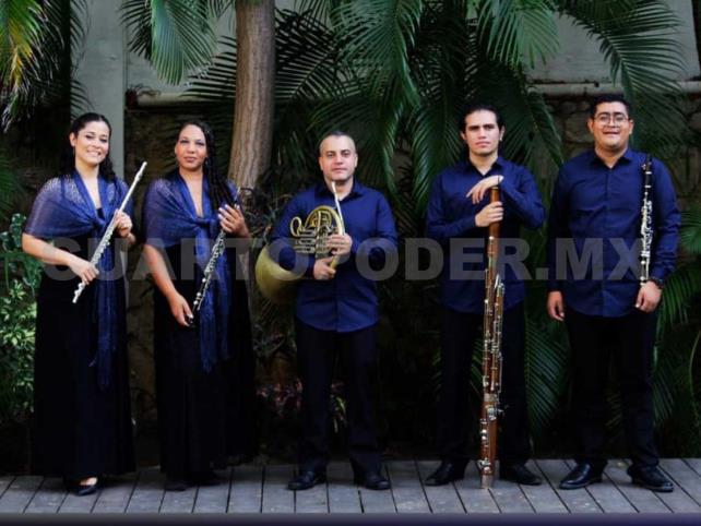 Quinteto tuxtleco se presenta en Pueblo Mágico
