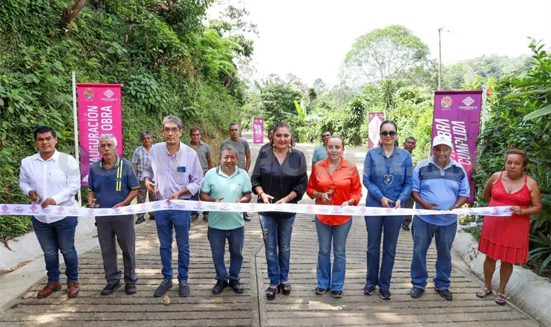 Inauguran pavimentación en ejido El Manacal