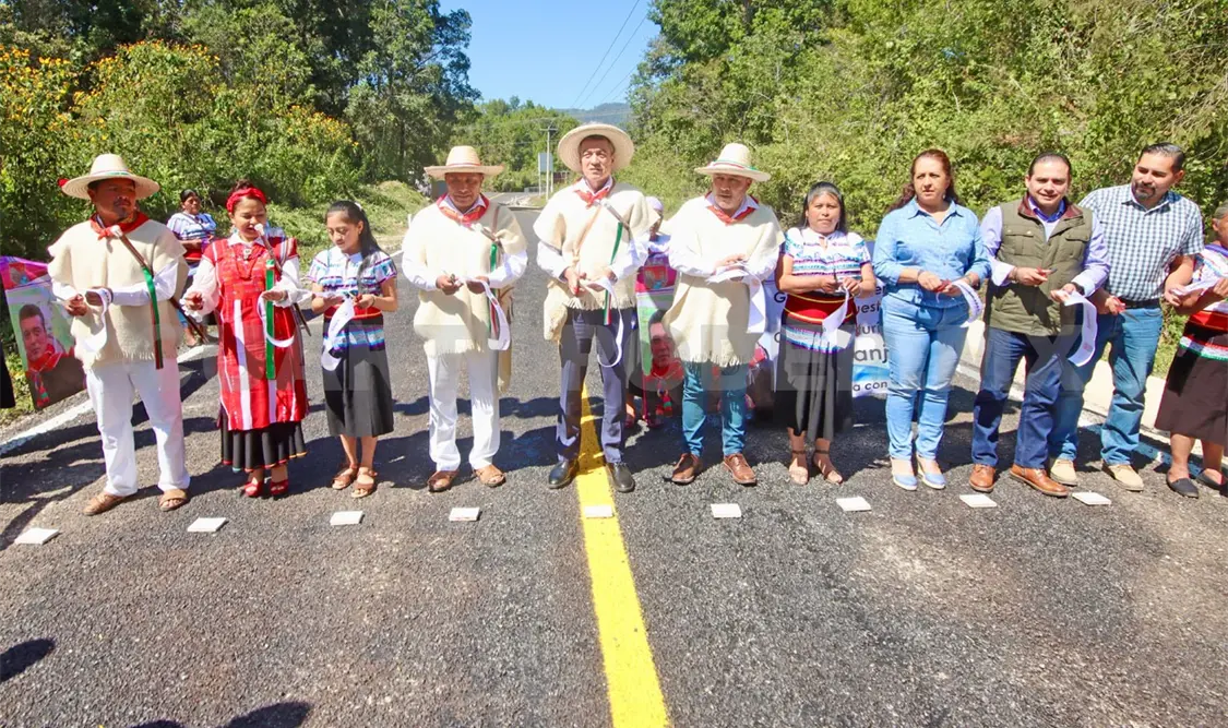 Rutilio Escandón inaugura camino Chanal-La Mendoza-Sakchibalte