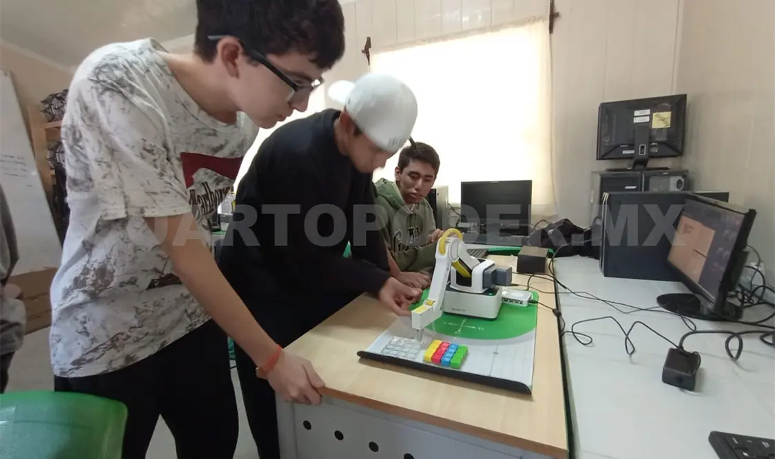 Alumnos del Cecyte Las Águilas se capacitan para próximos torneos