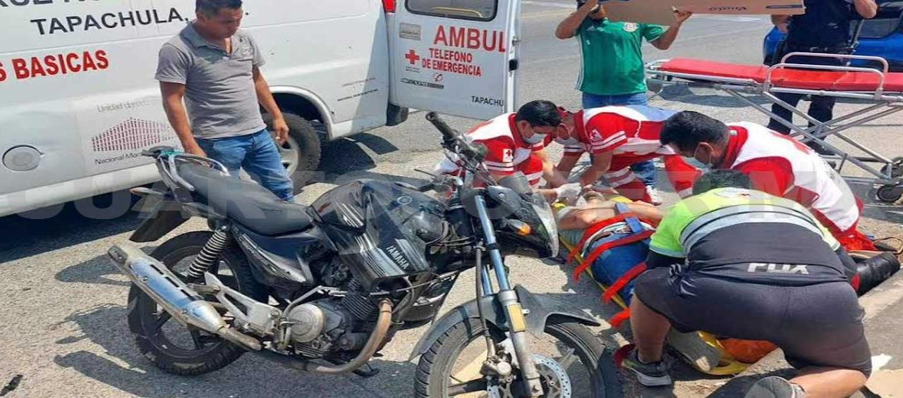 Grave motociclista al ser arrollado por una Honda CR-V