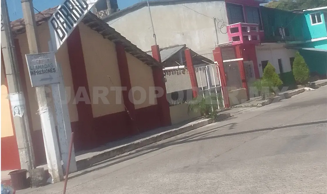 Familias de barrio en Pijijiapan sufren apagón