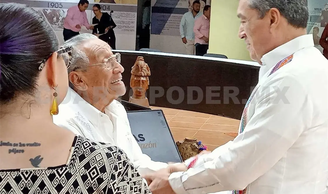 Homenajean al ganador de Tesoros Humanos Vivos