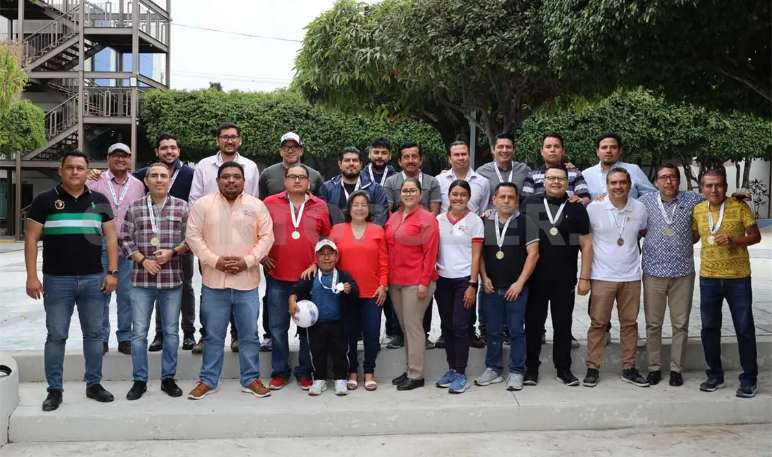 Reconocen a cronistas deportivos de Chiapas