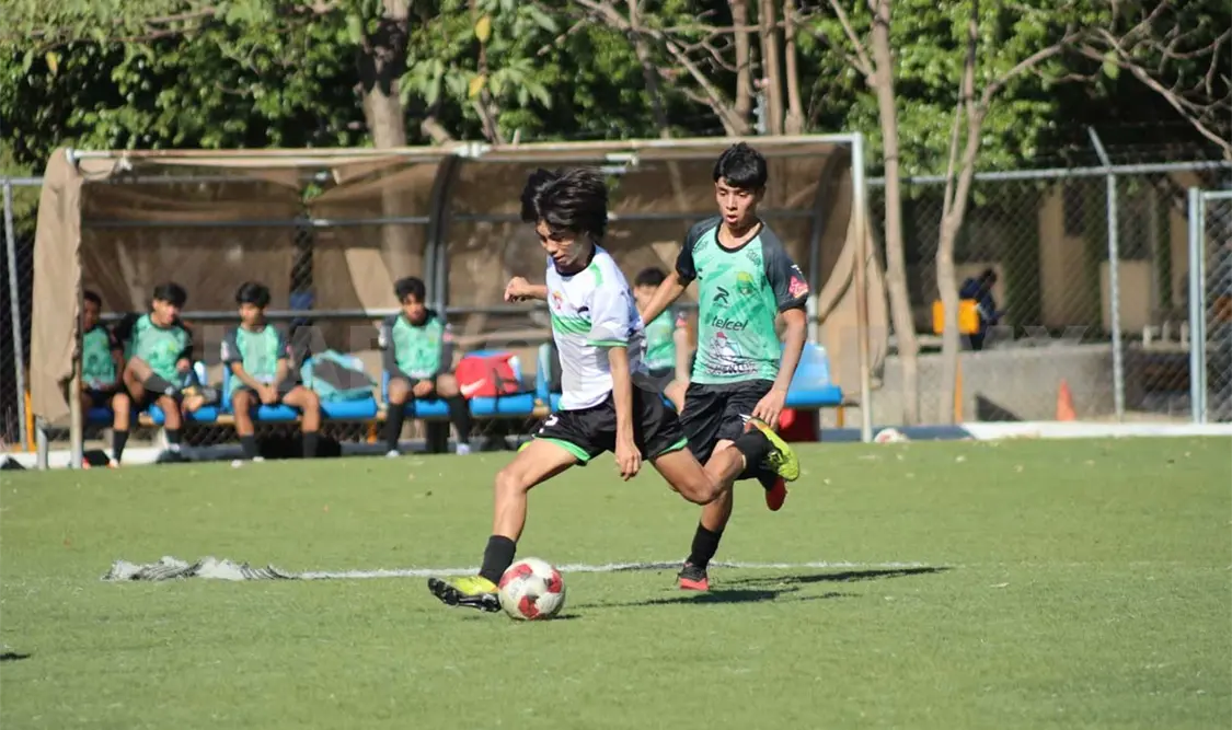 León aprovecha los duelos pendientes