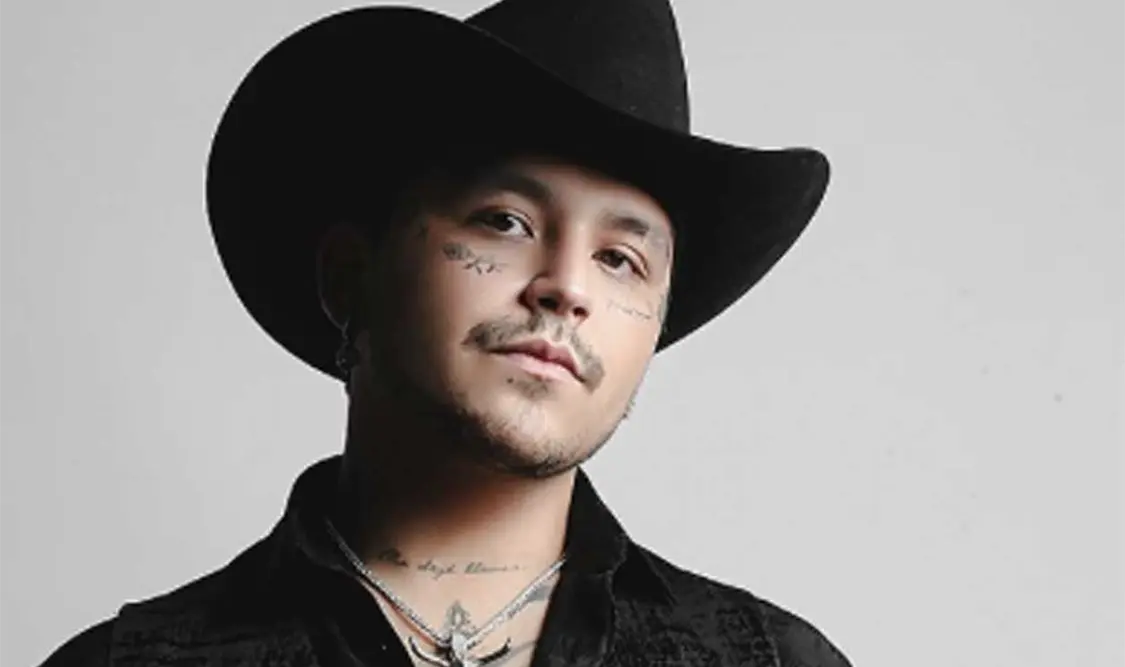 Nodal muestra el rostro de su hija Inti