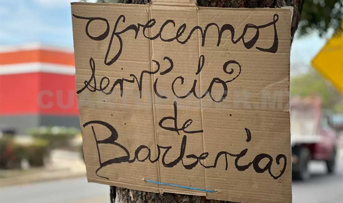 Servicios de barbería ofrecen algunos, como es el caso de Darwin Rodríguez. Osman Toledo / CP