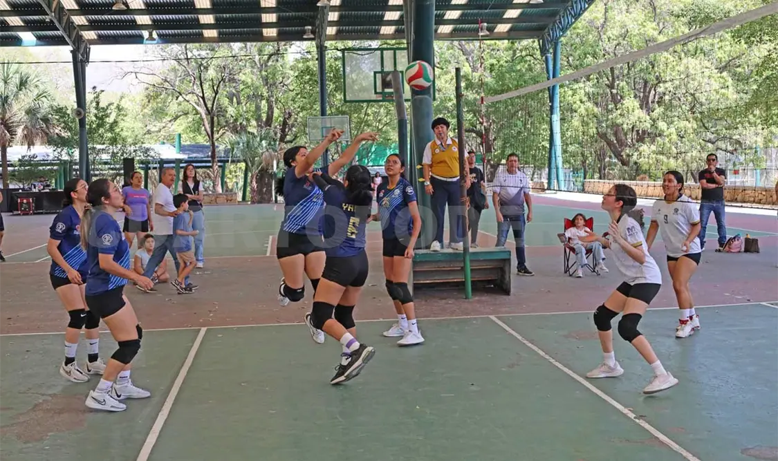 Adlers y Adlers Juvenil protagonizaron uno de los mejores juegos de esta jornada número cuatro. Carlos López/CP