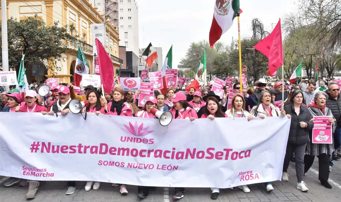 Marcha por la Democracia desborda todo el Zócalo