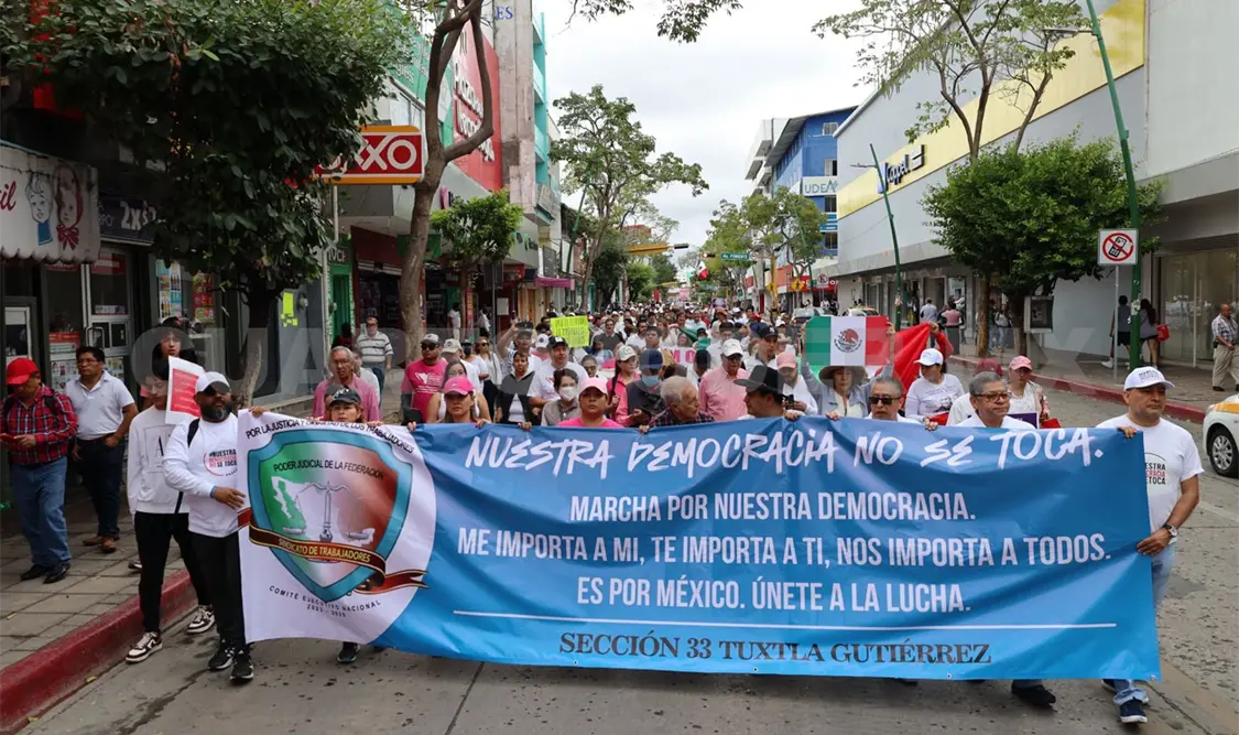 Marchan en la capital por la democracia